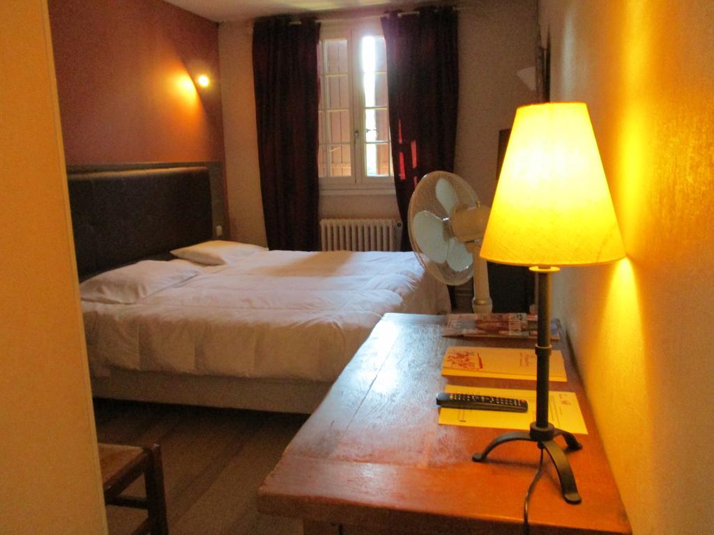 Hotel La Flambee Бержерак Екстериор снимка
