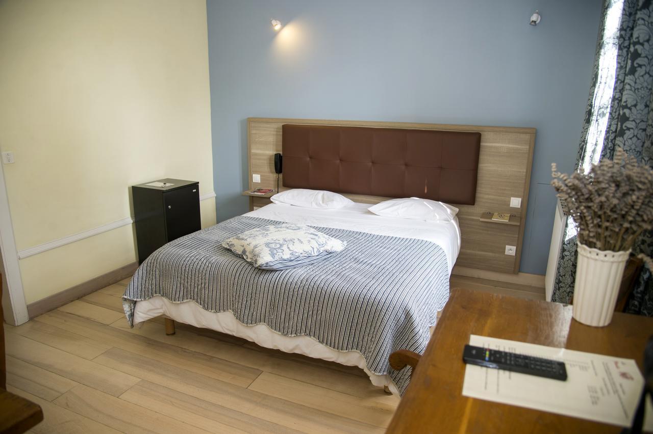 Hotel La Flambee Бержерак Екстериор снимка