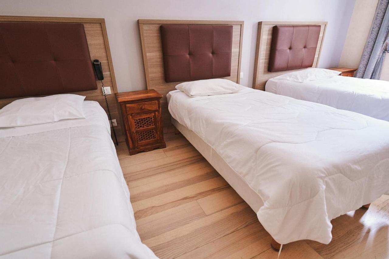 Hotel La Flambee Бержерак Екстериор снимка