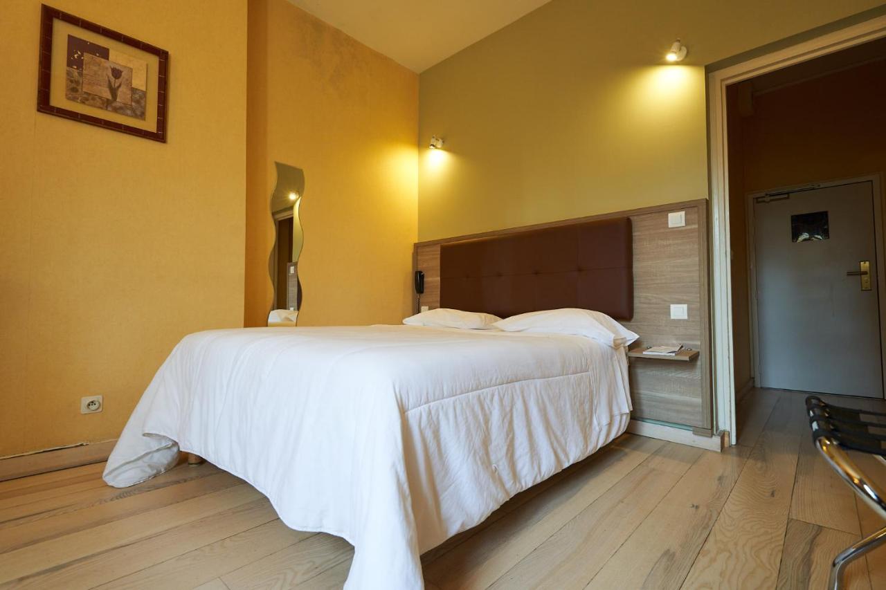Hotel La Flambee Бержерак Екстериор снимка